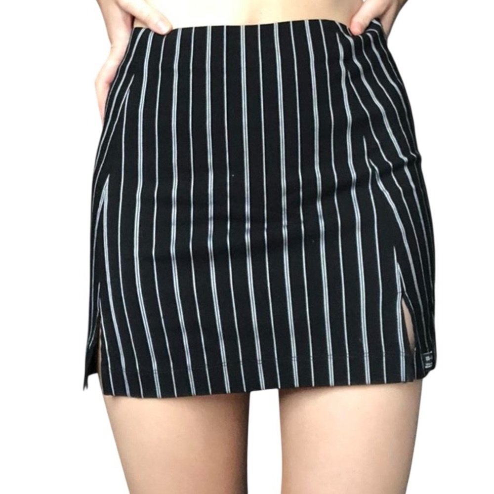 Women’s Black & White Pinstripe Mini Skirt SZ S